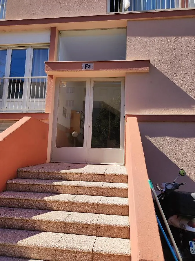 Au Studio De Ronan Frejus