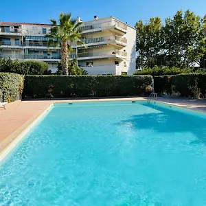 De Standing Climatise, Avec Piscine, Proche De La Fréjus